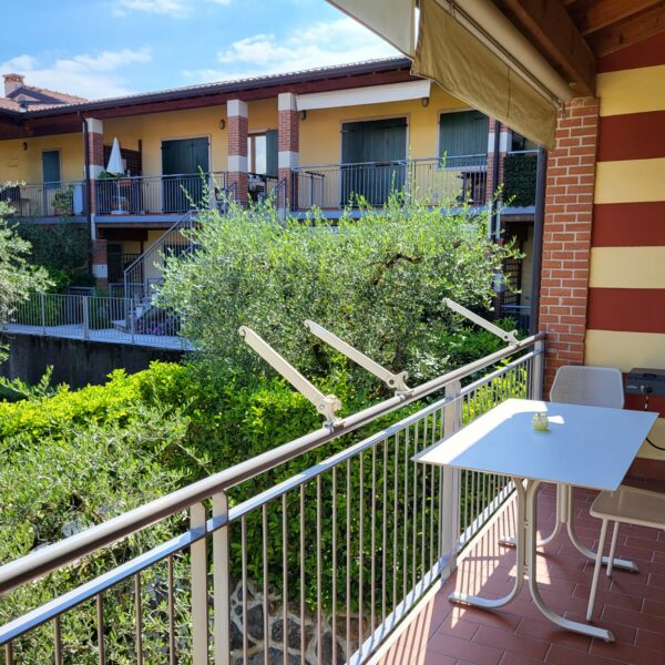 Holiday flat on Lake Garda with heated pool and barbecue area